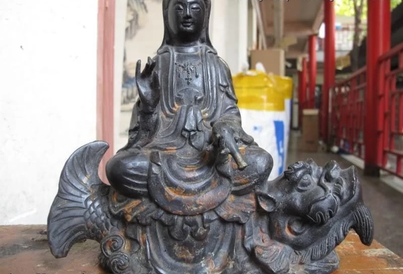 9 Тибетский народный храм старая бронза Bodhisattva Гуаньинь Кван-Инь Будда ездить на