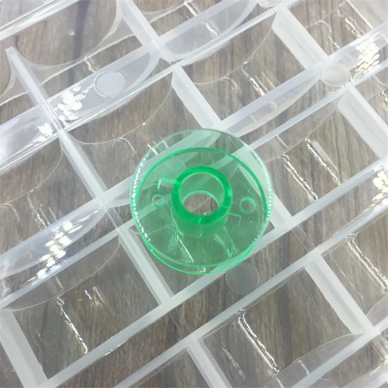 25pcs green (no box) Швейные аксессуары пластик/металл 25 шт. бобины для шитья машины катушки ниток чехол для хранения Коробка для домашние инструменты для шитья принадлежности - Цвет: 25pcs green (no box)
