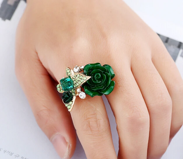 Женское кольцо с большим кристаллом регулируемое золотистого цвета цветком розы