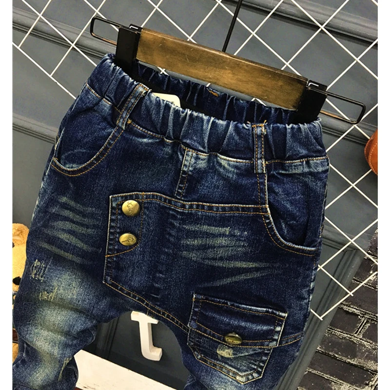 Джинсы для мальчиков с надписью 2020 модные джинсы на весну и осень детские