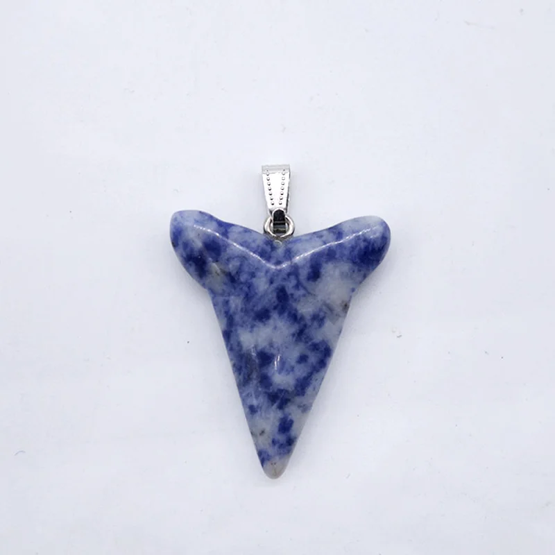 Оптовая продажа смешанные Подвески из натурального камня в форме акулы для