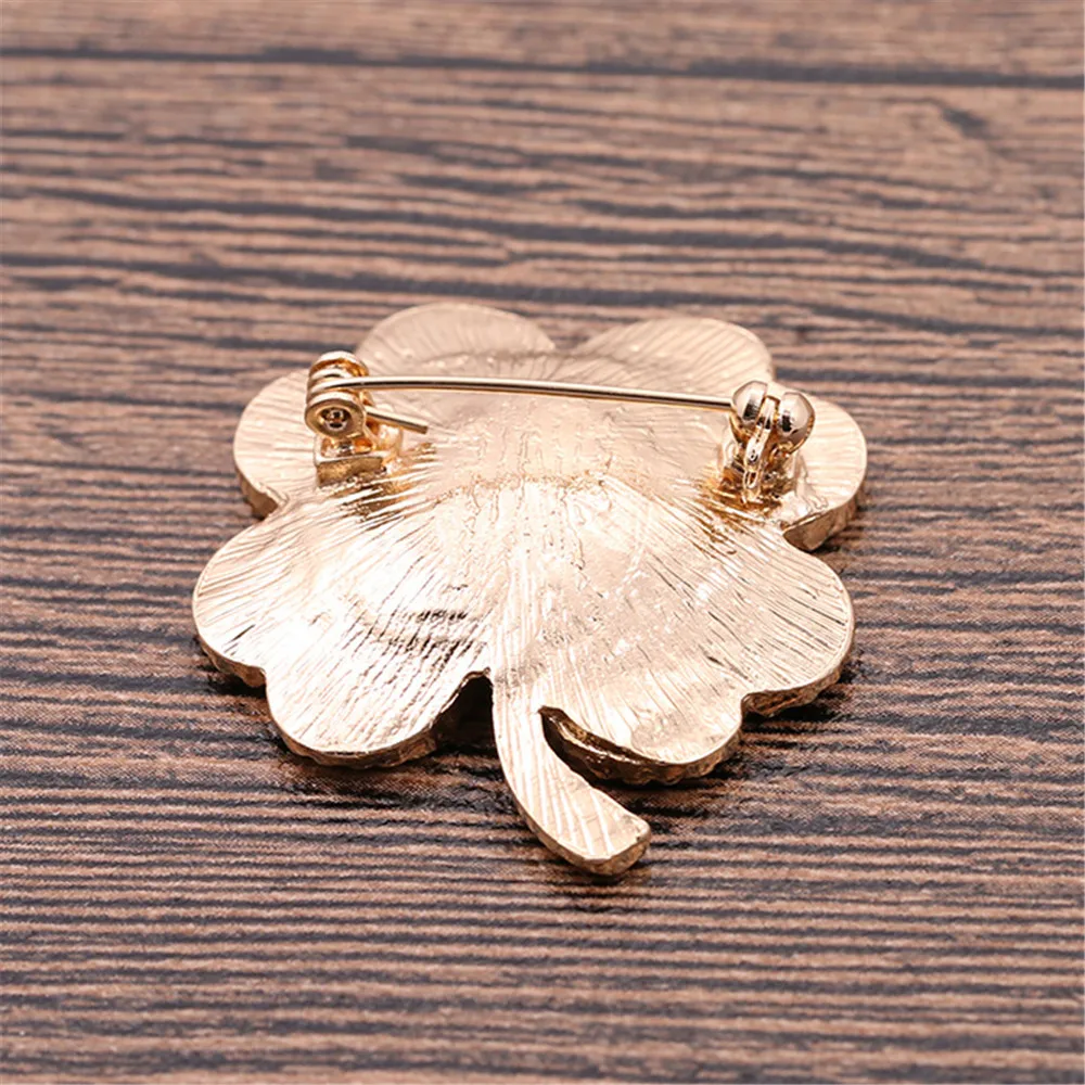 Бесплатная доставка Мода Новые падения глазури клевера повезло трава брошь