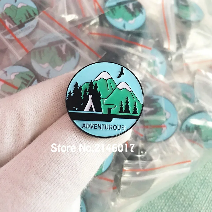 Outdoorsy Adventure ждет отворот булавки горы Эмаль Булавка авантюрный Пешие прогулки