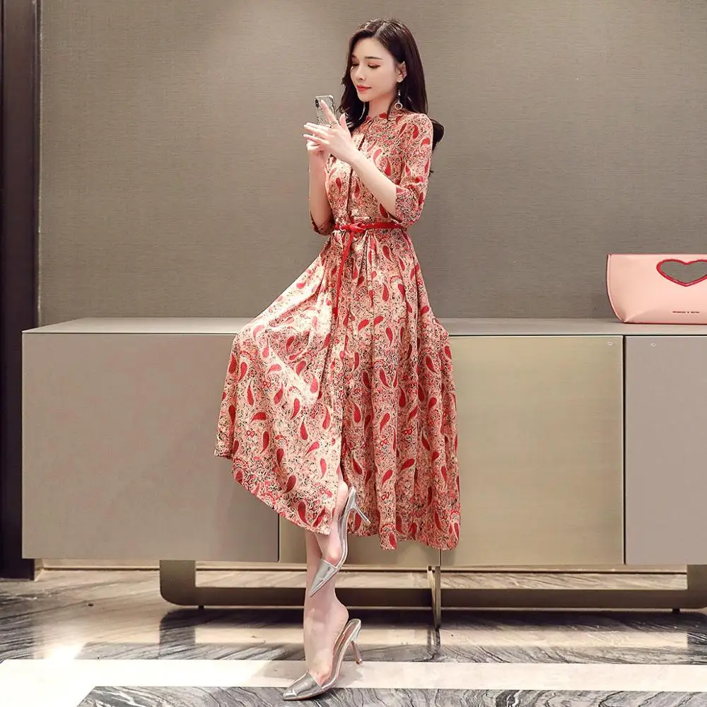 Женское однобортное платье трапециевидной формы с абстрактным принтом и круглым