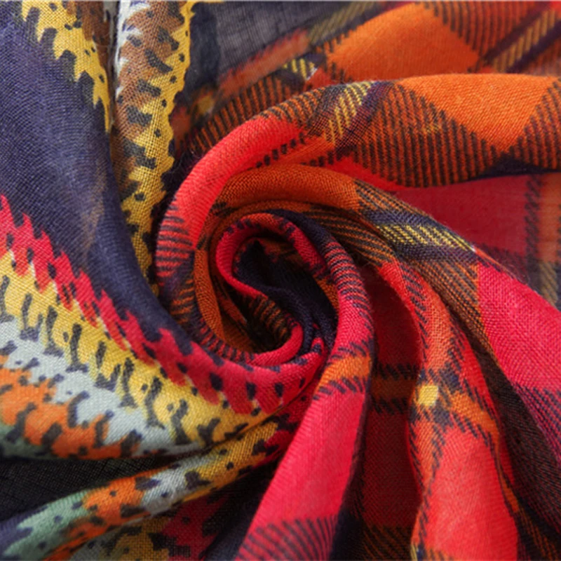 Женский шарф с геометрическим принтом Marte & Young разноцветный теплый в клетку