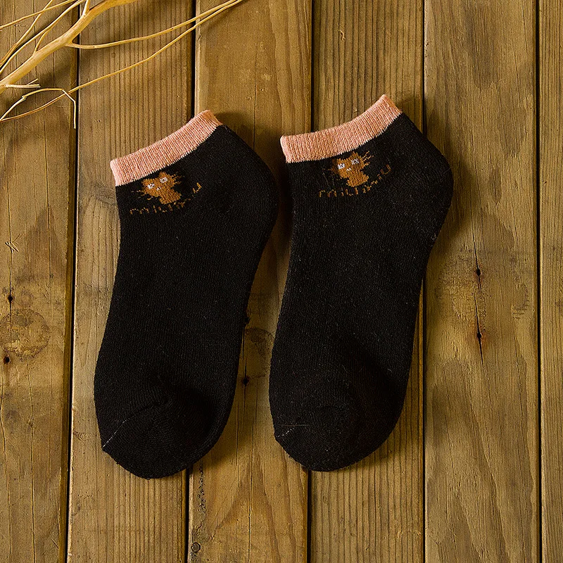 Забавные носки с мультяшной вышивкой осенне зимние теплые бархатные по