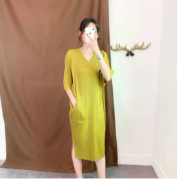 pea green Miyake fold платье с v-образным вырезом летнее Новое свободное платье плюс размер рукав летучая мышь Плиссированное женское платье sanzhai - Цвет: pea green