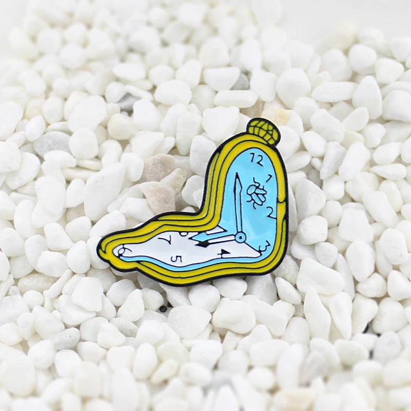 Мультяшные искажения ностальгические часы форма брошь творческая личность
