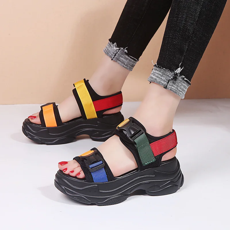 Для женщин сандалии 2019 новые летние Модная обувь на платформе танкетке с