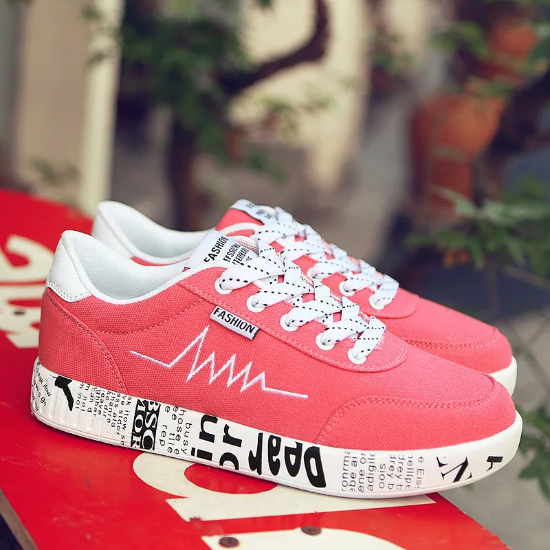 Женские кроссовки на шнурках черные дышащие для прогулок плоской подошве