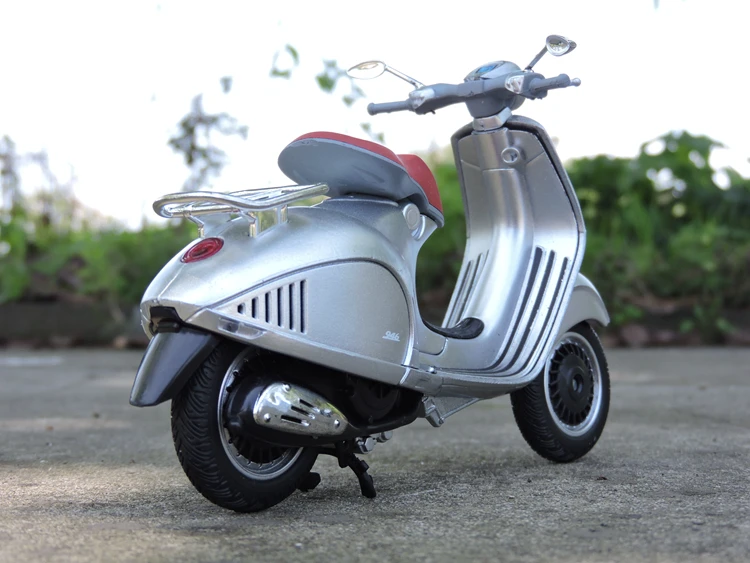Новинка 1/12 эксклюзивная Коллекционная модель мотоцикла VESPA 946 из литого