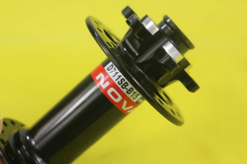 Novatec D791SB B15 boost disc передний концентратор O.L.D. 110 мм x 15 через ось 32 отверстия черный