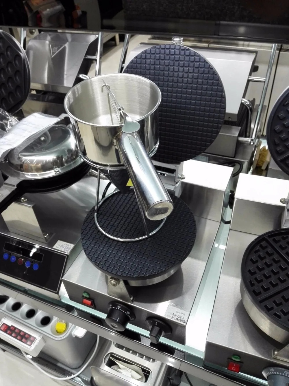 

110V 220V Commercial Electric Waffle Maker Non-stick Single Plate Ice Cream Cone Maker Machine EU/US/BS/AU Plug