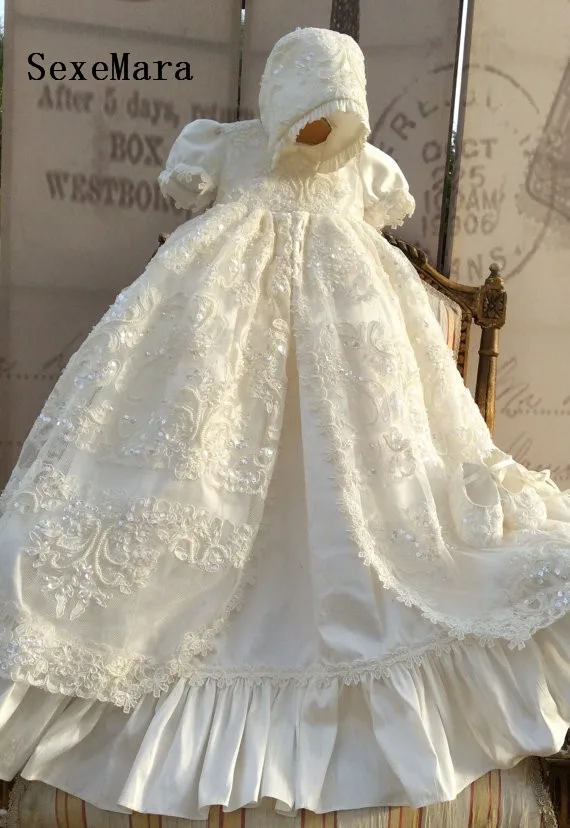 Рисунок 2 - Кружевное платье с блестками для