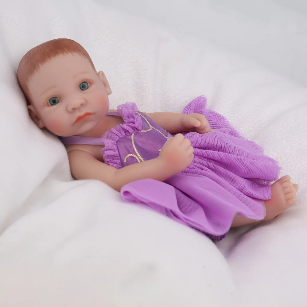 NPK кукла мини Reborn Baby DOLL 10 дюймов подарок для девочек Дети Playmate полный винил мягкие рождественские подарки фиолетовое платье красивое Коллекционное