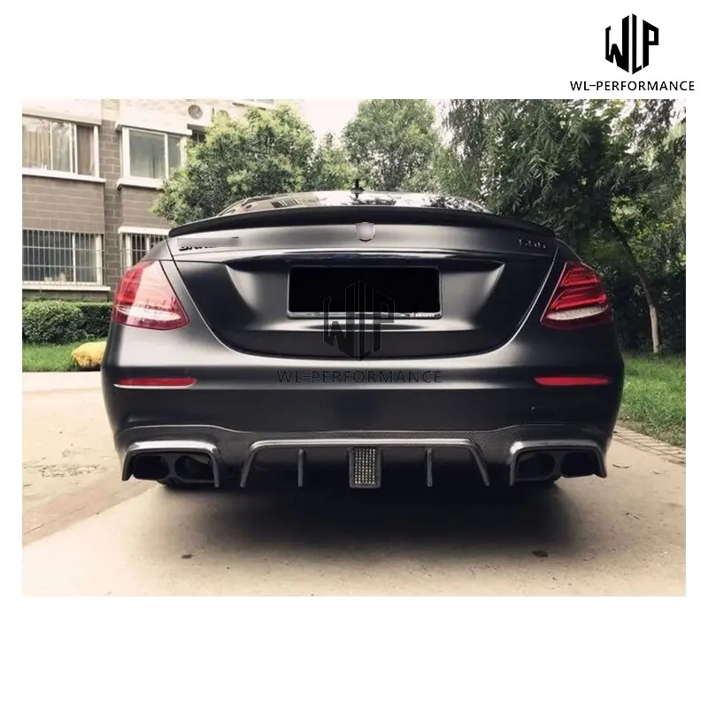 W213 E300 высокого качества из углеродного волокна задний диффузор с светодиодный свет для Mercedes Benz W213 E200 Комплект кузова