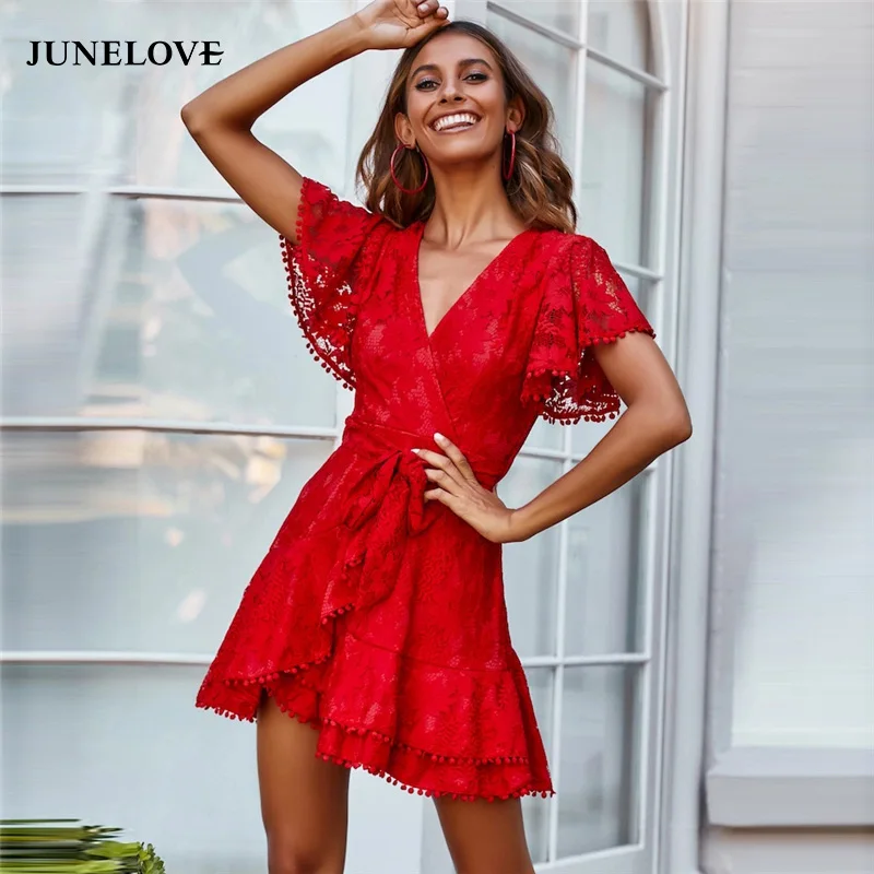 Женское кружевное мини платье JuneLove винтажное пляжное с запахом оборками и поясом
