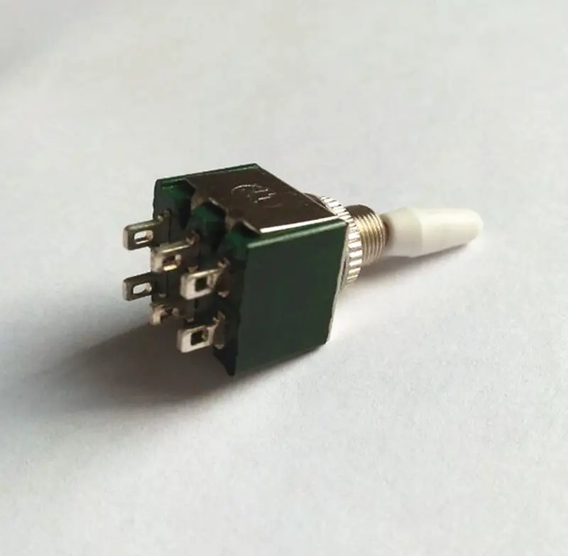 

AC 250V 2A SPDT ON/ON 6 Terminals Green Latching Toggle Switch 50 Pcs