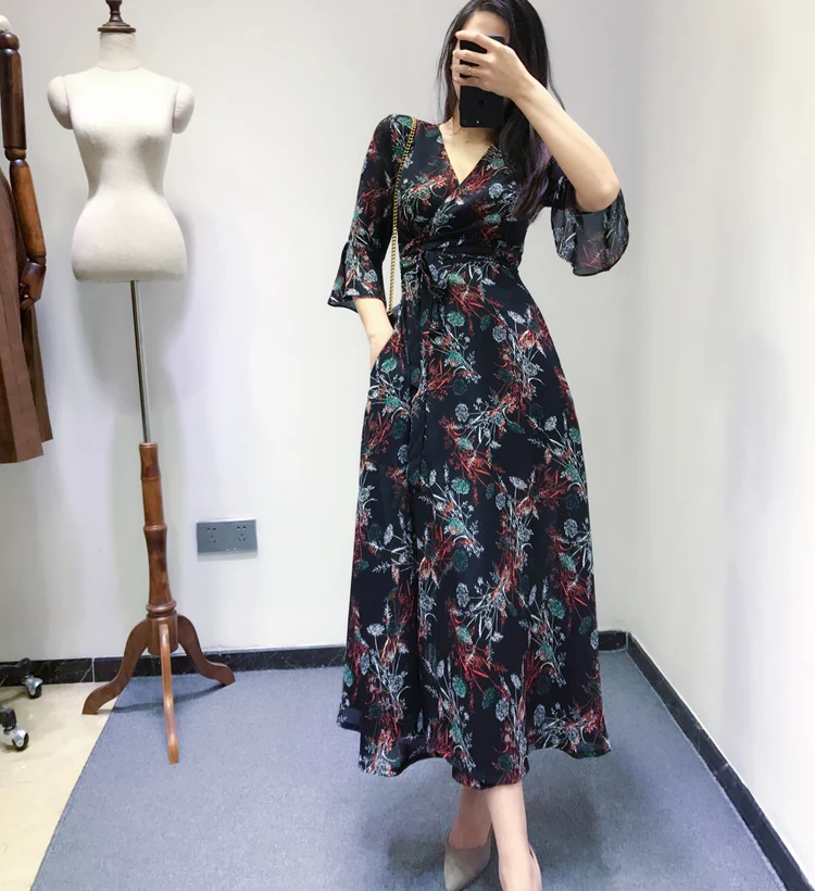 

2018 spring and summer printed chiffon dress ladies long sleeve V-neck retro floral dress