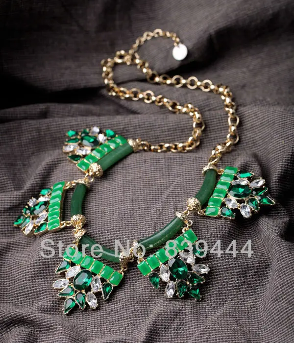 Ожерелье из сплава золотистого цвета с зеленым кристаллом|Цепочки| |