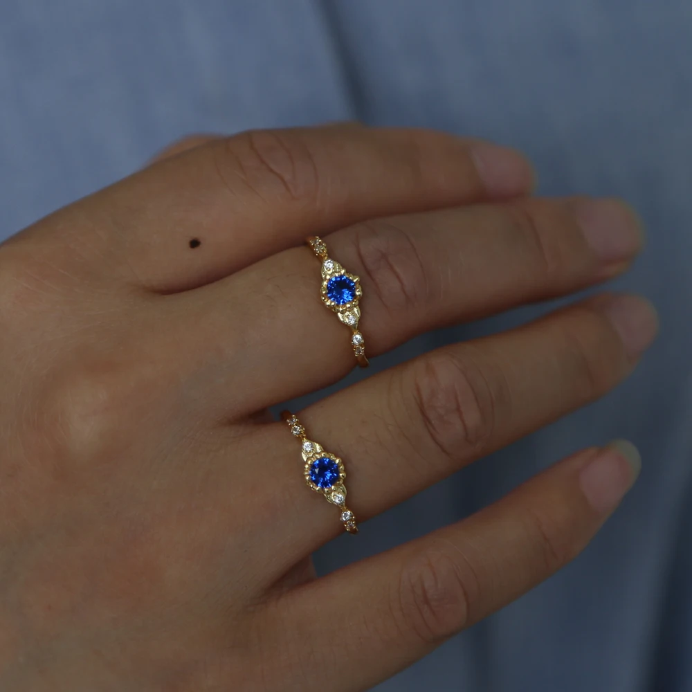 Коллекция 2018 года минималистичное маленькое кольцо с голубым камнем и фианитом