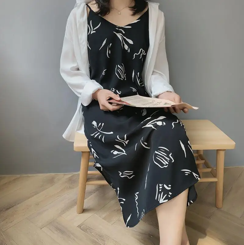 Летнее винтажное шифоновое женское платье на бретельках с цветочным