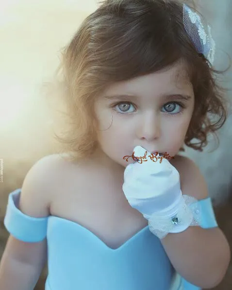 Светло-голубой сатиновый наряд принцессы с открытыми плечами для особых случаев