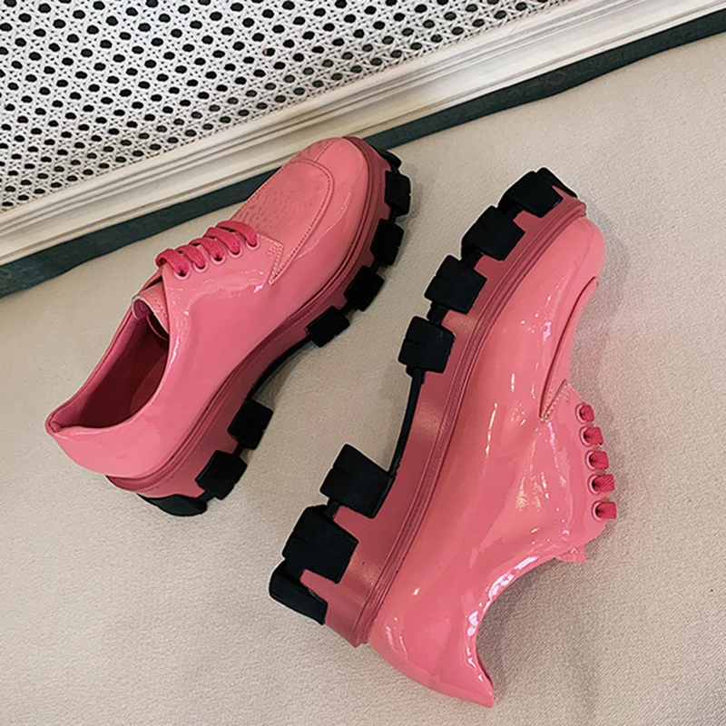 [DEAT] New Spring Summer Round Toe Shallow Patent Leather Bandage Single Wedges High Heels Shoes Women Fashion Tide 10D202