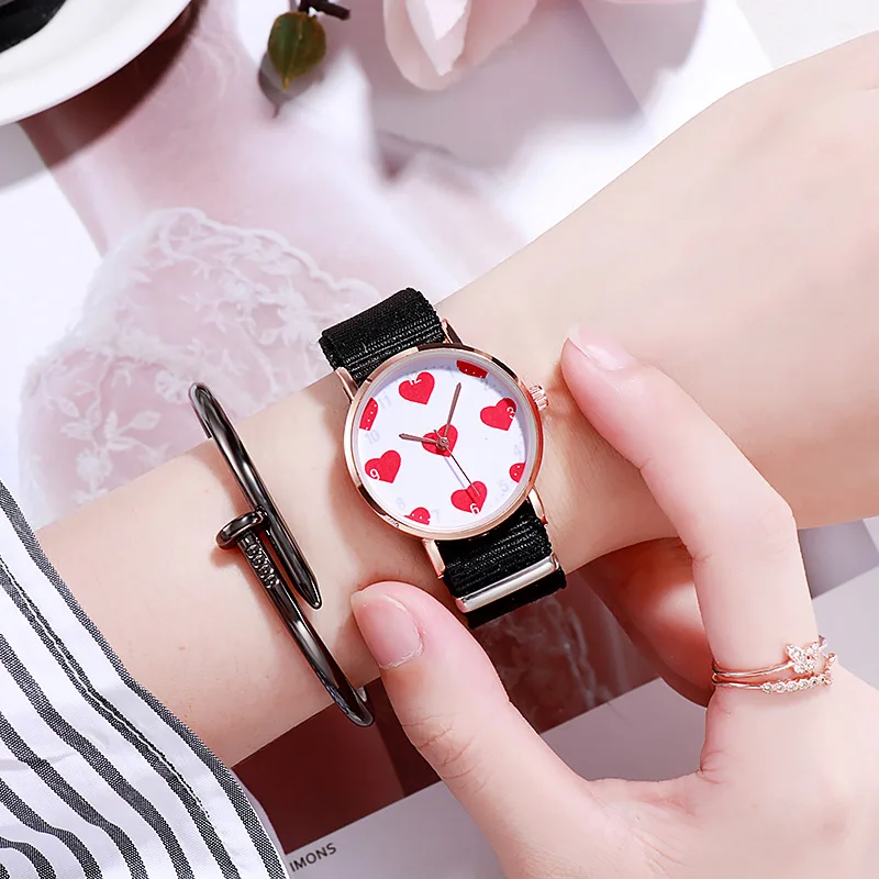 

Small dial canvas ladies watch ladies fashion love girl student contracted heart's table