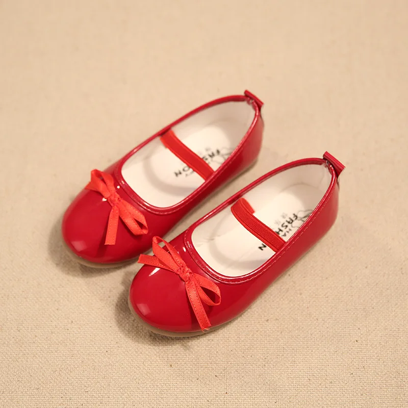 Кожаные туфли для девочек вечеринок весенние 2018 новые модные кожаные с красным