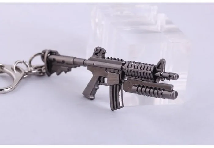 Новинка, брелок для ключей против удара AK47 с пистолетами для мужчин CS GO Sniper M4A1, брелок для ключей, ювелирные сувениры, подарки