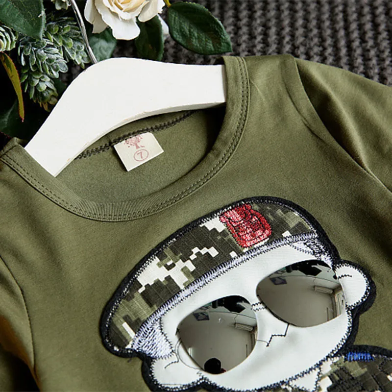 GEMTOT children's suit 2019 summer new boy casual cartoon cotton T-shirt five pants camouflage two-piece |