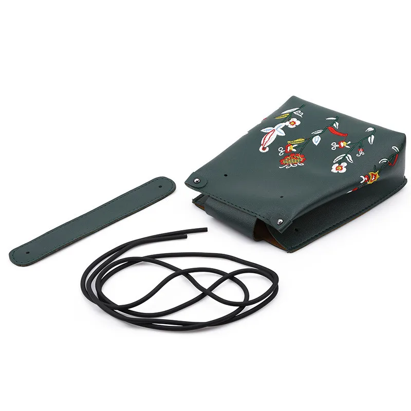 Женская мини сумка с вышивкой дизайнерская мессенджер маленькая на плечо