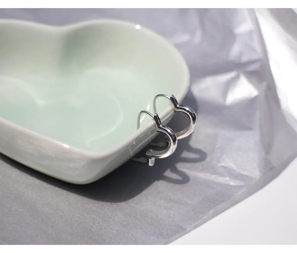 Серьги из стерлингового серебра 925 пробы Модные полые серьги в форме сердца