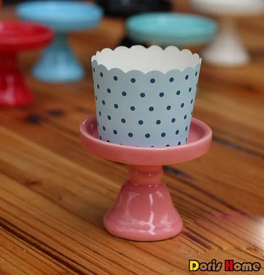 Free Shipping New Ceramic Cake Stand Hold 1 Cupcake For Wedding / Birthday Party Color Random 8pcs | Дом и сад