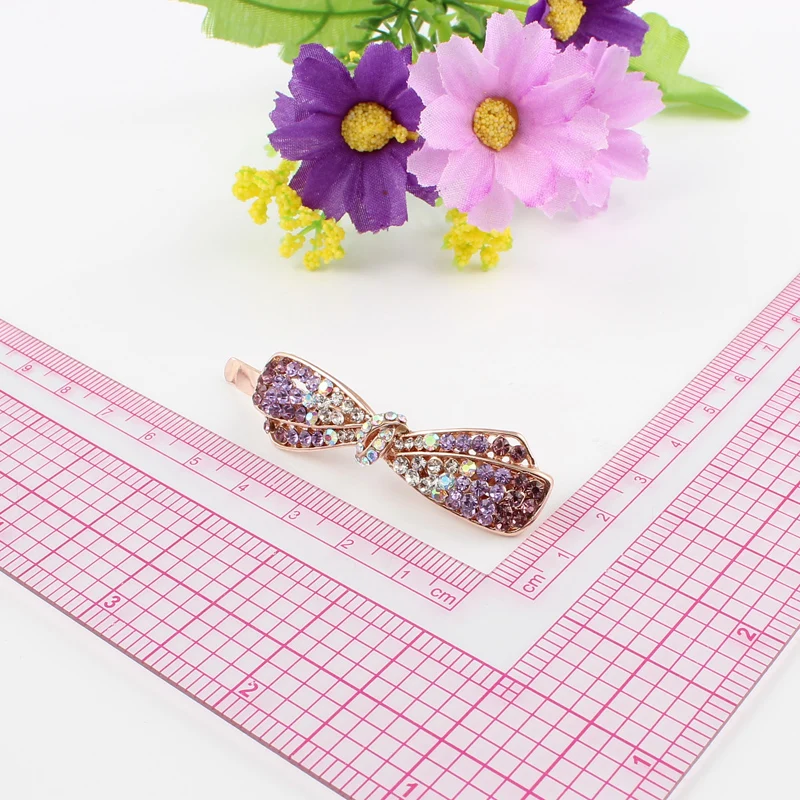 Заколка для волос стразы белый розовый фиолетовый цвет ювелирное изделие