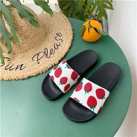Black Strawberry YIXIE/; женские тапочки; модные летние милые женские повседневные шлепанцы; пляжные шлепанцы с фруктовым принтом; домашняя женская обувь - Цвет: Black Strawberry
