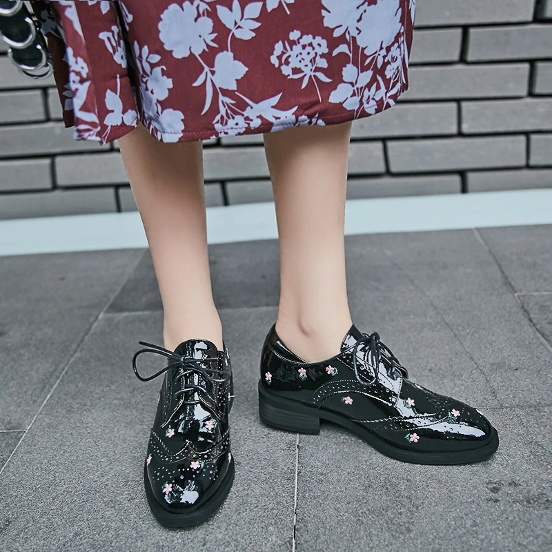 

wetkiss Patent Leather Pumps Women Square Toe Thick Heels Appliques Brogue Shoes Fashion Woman Cut-out Oxfords 2019 Spring
