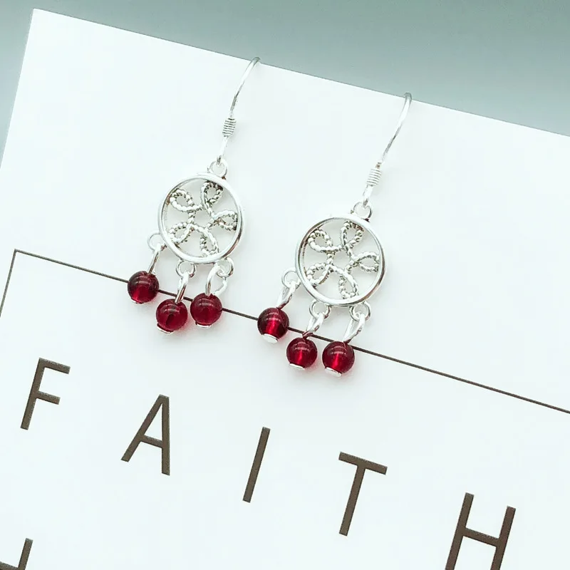 Серьги-подвески в виде Ловца снов из серебра 925 пробы с красным гранатом |