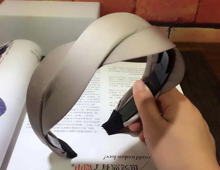 

Wide Twist Headband for Women Accessories Hairband Toothed Solid Satin Hairband Adults Head Hoop Korean Lady Hair Headband Wide