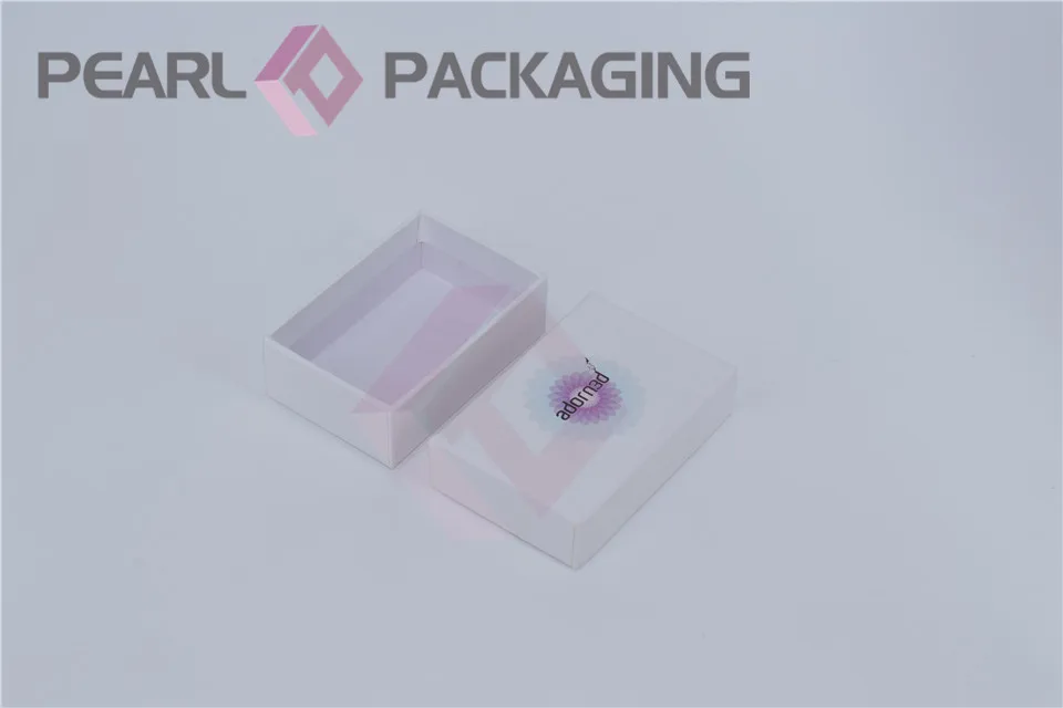 Рисунок 6 - Матовая белая картонная шкатулка для ювелирных изделий