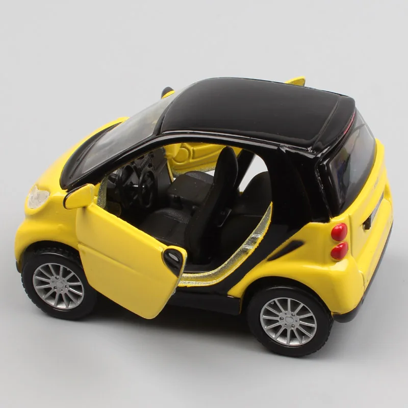 Детские 1:32 весы мини maisto smart fortwo хэтчбек Вытяните назад SmartCar city coupe микро литье под давлением модель подарки автомобиль игрушка коллекционная