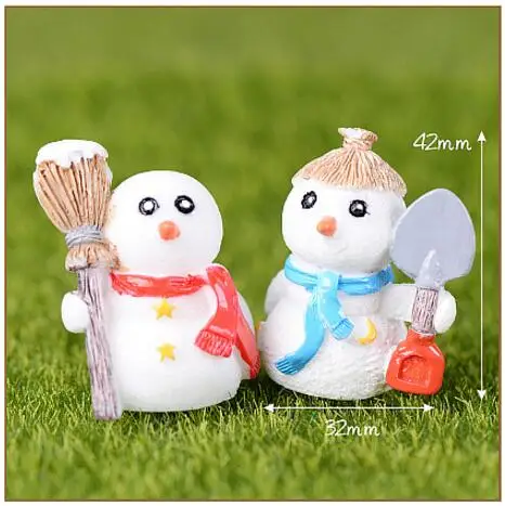 2 pcs in picture Миниатюрные рождественские фигурки снеговика Сант Клауса, миниатюрная фигурка для украшения дома, сказочные садовые украшения, детские игрушки из смолы - Цвет: 2 pcs in picture