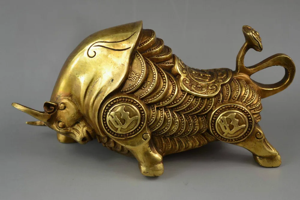 

19.7 cm * / China's rare manual hammer brass lifelike statue of bullfighting metal handicraft