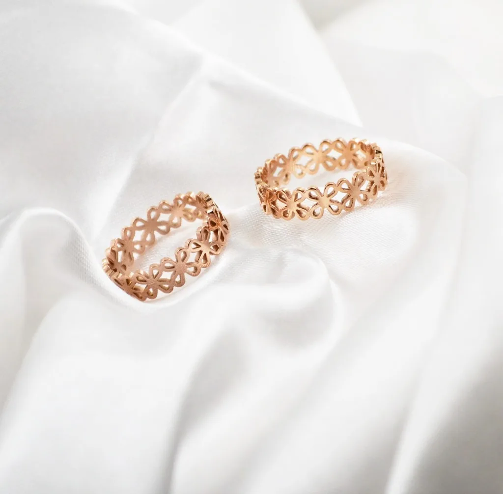 Пустотелое розовое золото измельчающее кольцо из клевера и титановой стали для