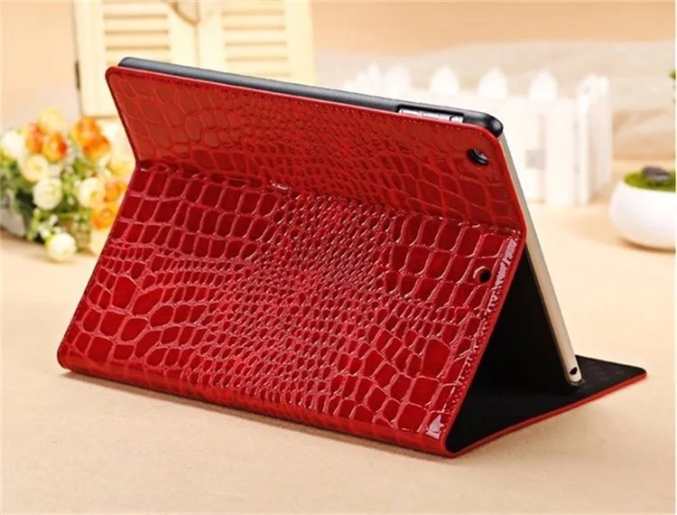 Флип-чехол кожаный с текстурой под кожу крокодила и ручкой | Компьютеры офис