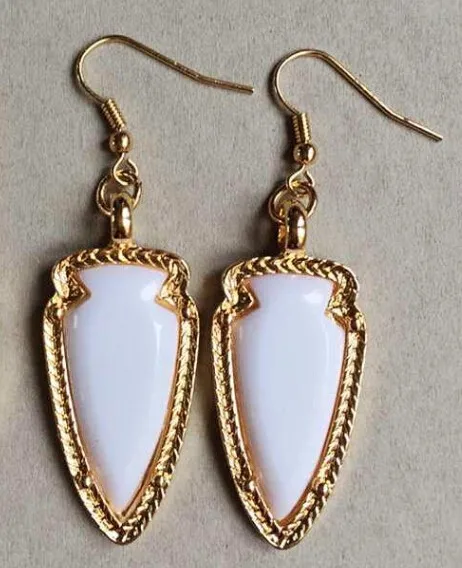 Классические простые женские серьги стрелы с блестящими фианитами оптовая