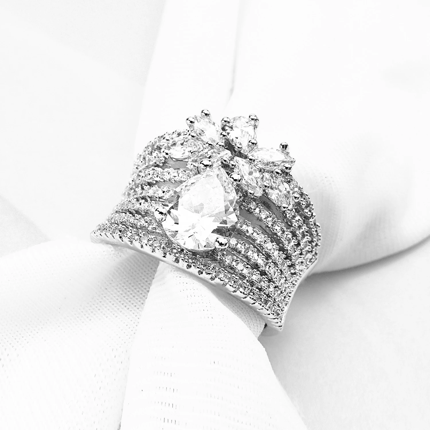 VANAXIN очаровательные кольца Капля воды цветок AAA Bling CZ Помолвочные женские