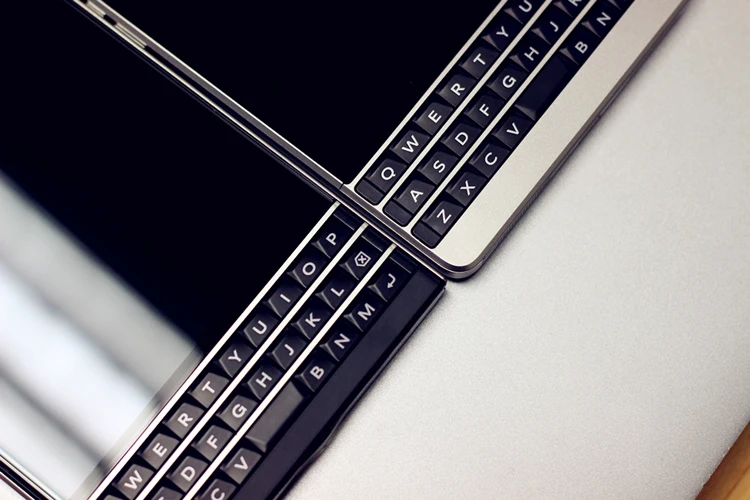 Мобильный телефон BlackBerry Q30 Passport Silver Edition, 3 ГБ ОЗУ, 32 Гб ПЗУ, камера 13 МП, разблокированный серебристый цвет