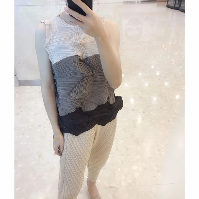 LANMREM 2020 Summer New Casual Fashion Temperament Women Loose Plus Raised Folds Color Matching Sleeveless shirt TC425 |